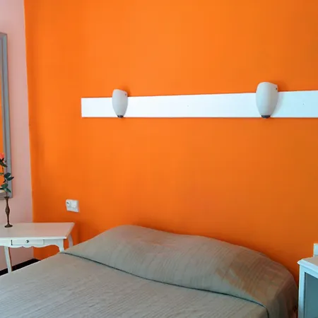 Отель Araur Агд